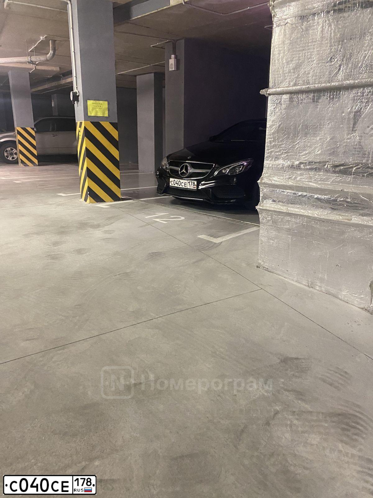 Фото автомобиля MERCEDES E-KLASSE, 2014 — госномер С040СЕ178. Цвет: ЧЕРНЫЙ