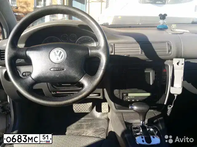 Фото автомобиля VOLKSWAGEN PASSAT, 2003 — госномер О683МС51. Цвет: Серебристый