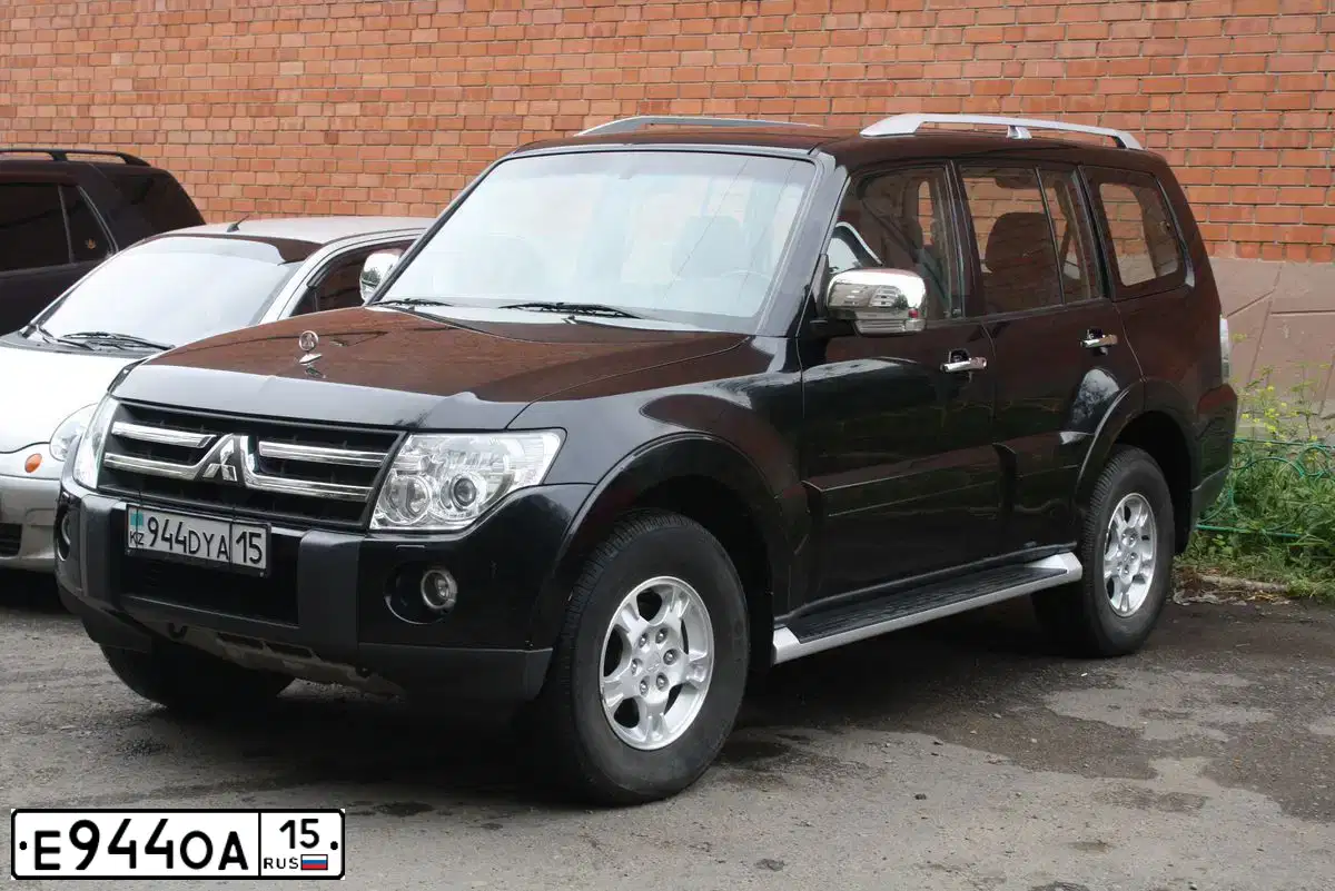 Фото автомобиля LADA 2114 SAMARA, 2009 — госномер Р221СО15. Цвет: ГРАФИТОВЫЙ МЕТАЛЛИК