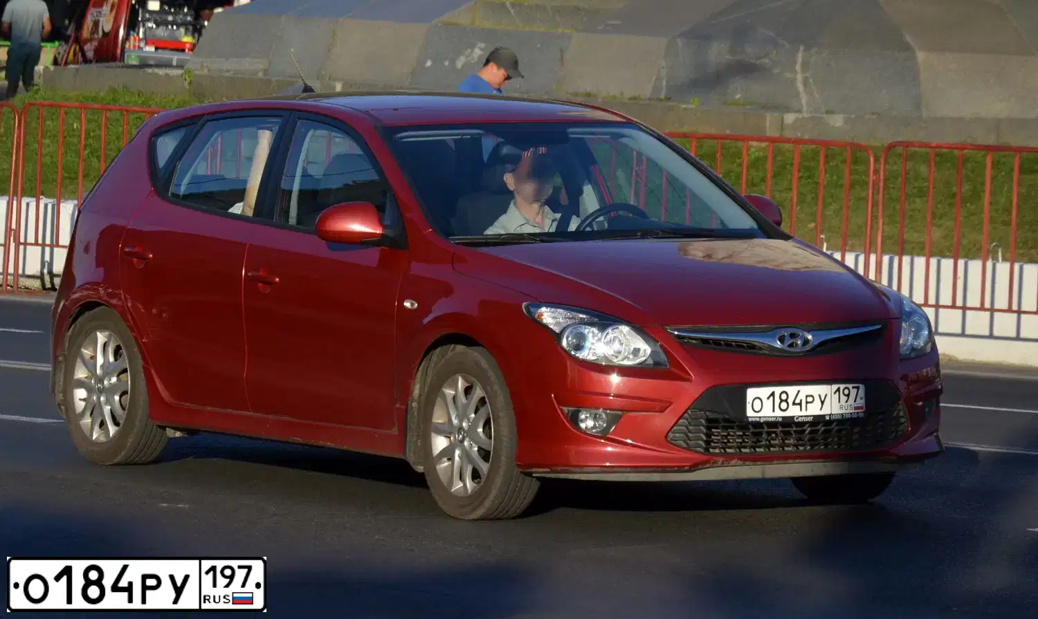 Фото автомобиля HYUNDAI I30, 2011 — госномер О184РУ197. Цвет: Красный