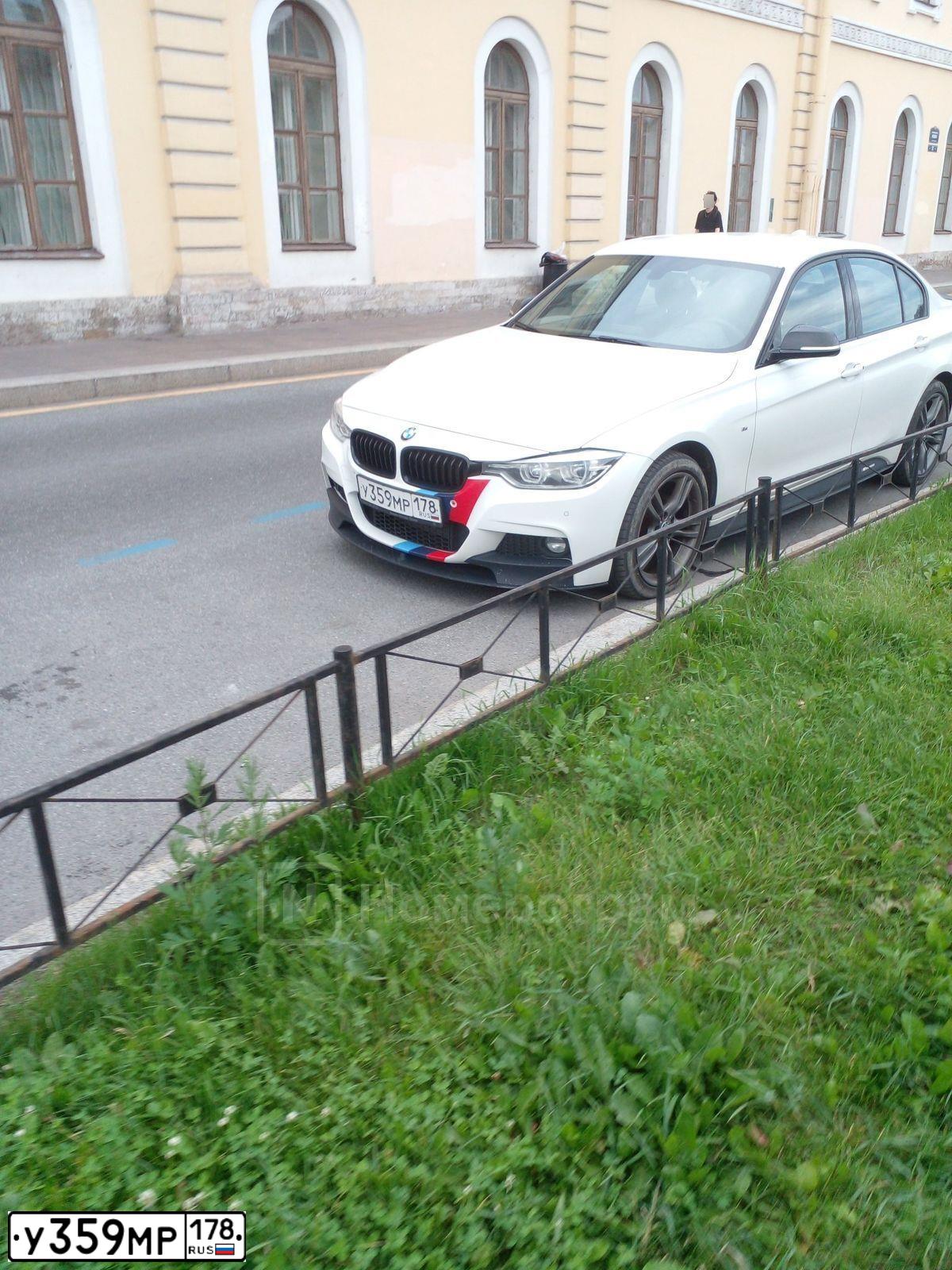 Фото автомобиля BMW SERIE 3, 2016 — госномер У359МР178. Цвет: БЕЛЫЙ