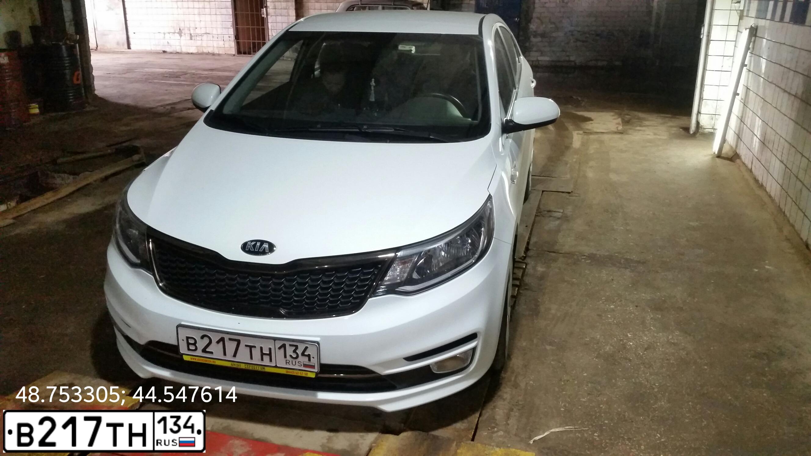 Фото автомобиля KIA RIO, 2016 — госномер В217ТН134. Цвет: Белый