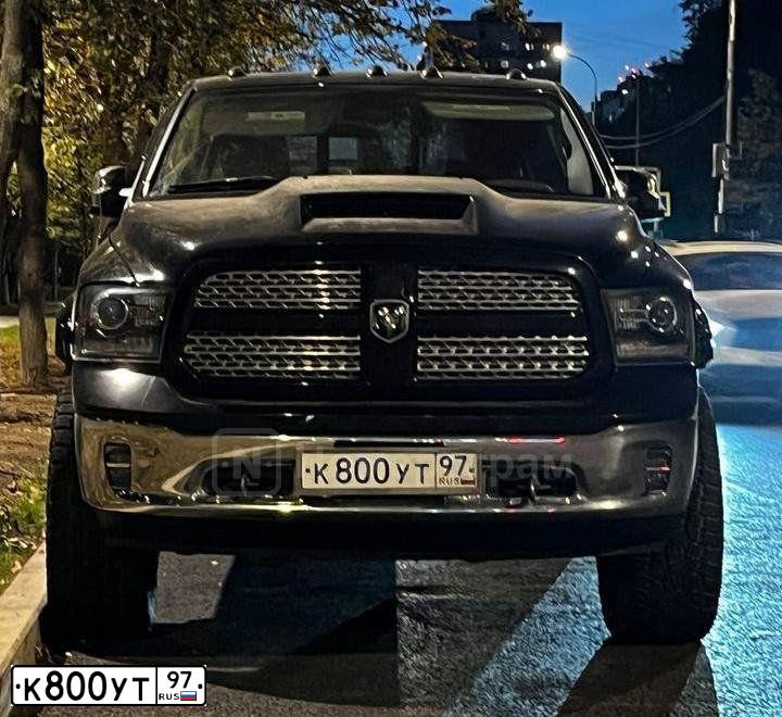 Фото автомобиля DODGE RAM, 2013 — госномер К800УТ97. Цвет: ЧЕРНЫЙ