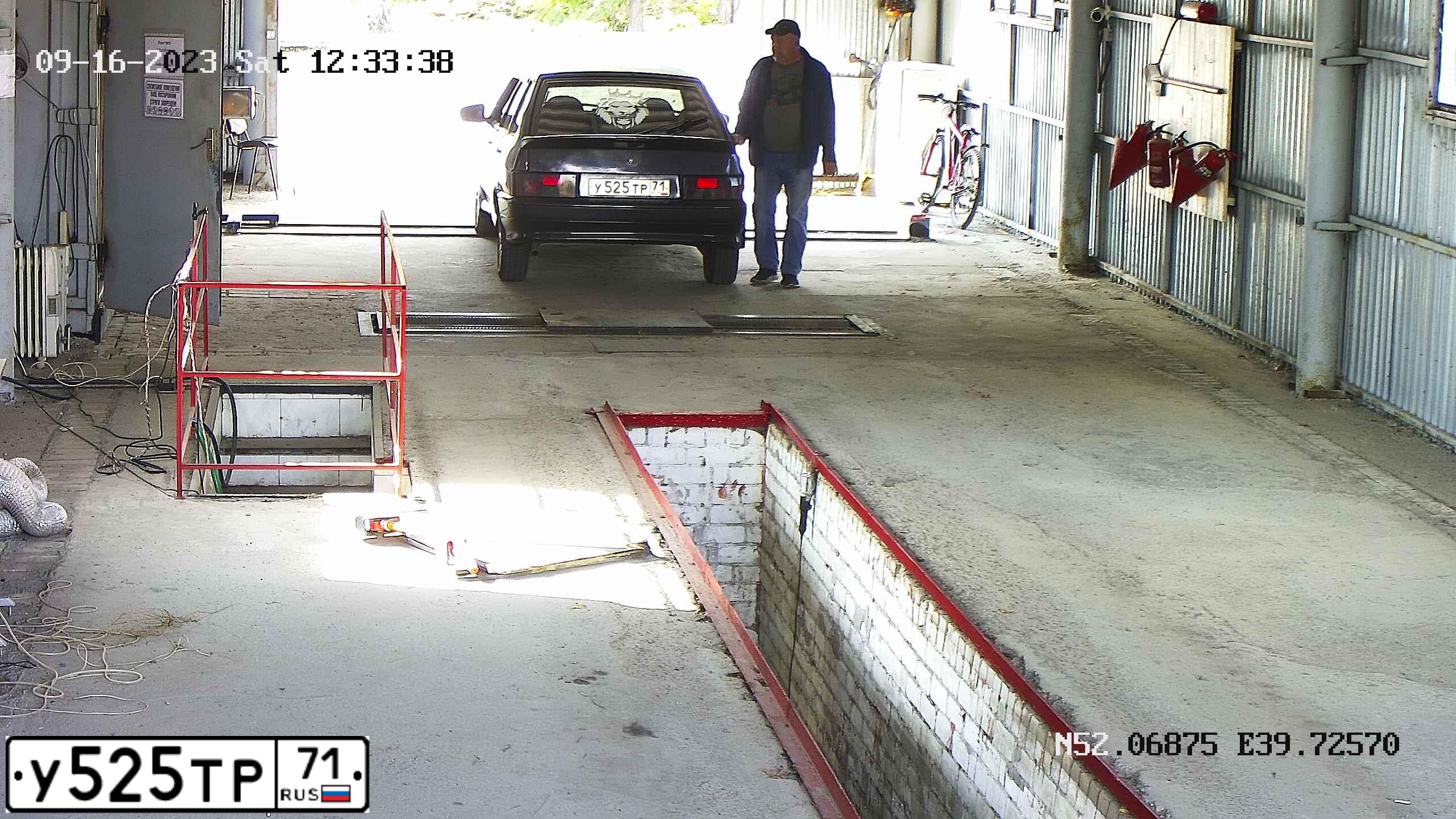 Фото автомобиля LADA 2114 SAMARA, 2009 — госномер К001НЕ40. Цвет: ГРАФИТОВЫЙ МЕТАЛЛИК
