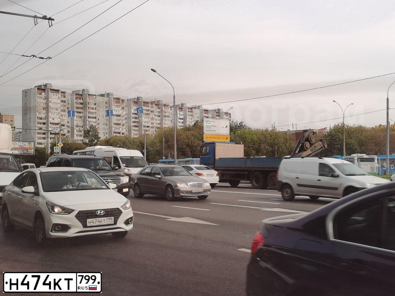 Фото автомобиля HYUNDAI SOLARIS, 2018 — госномер Н474КТ799. Цвет: Белый