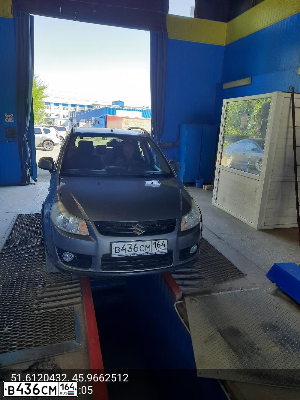 Фото автомобиля SUZUKI SX 4, 2007 — госномер О777КТ64. Цвет: СЕРЫЙ