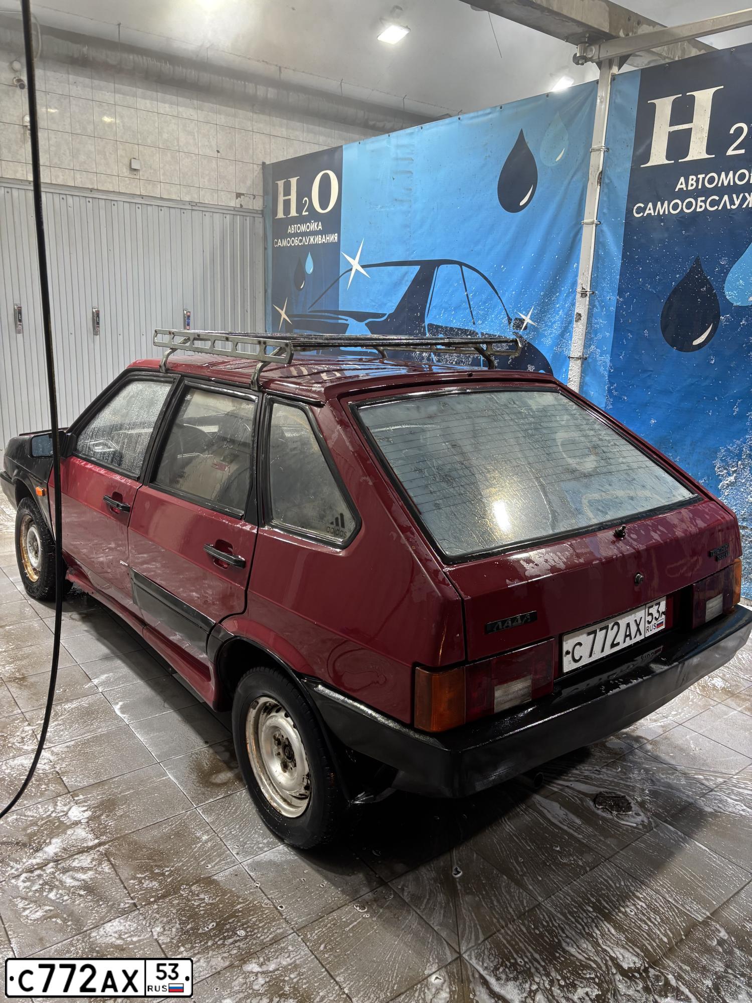 Фото автомобиля LADA 2109 SAMARA, 1996 — госномер С772АХ53. Цвет: Красный