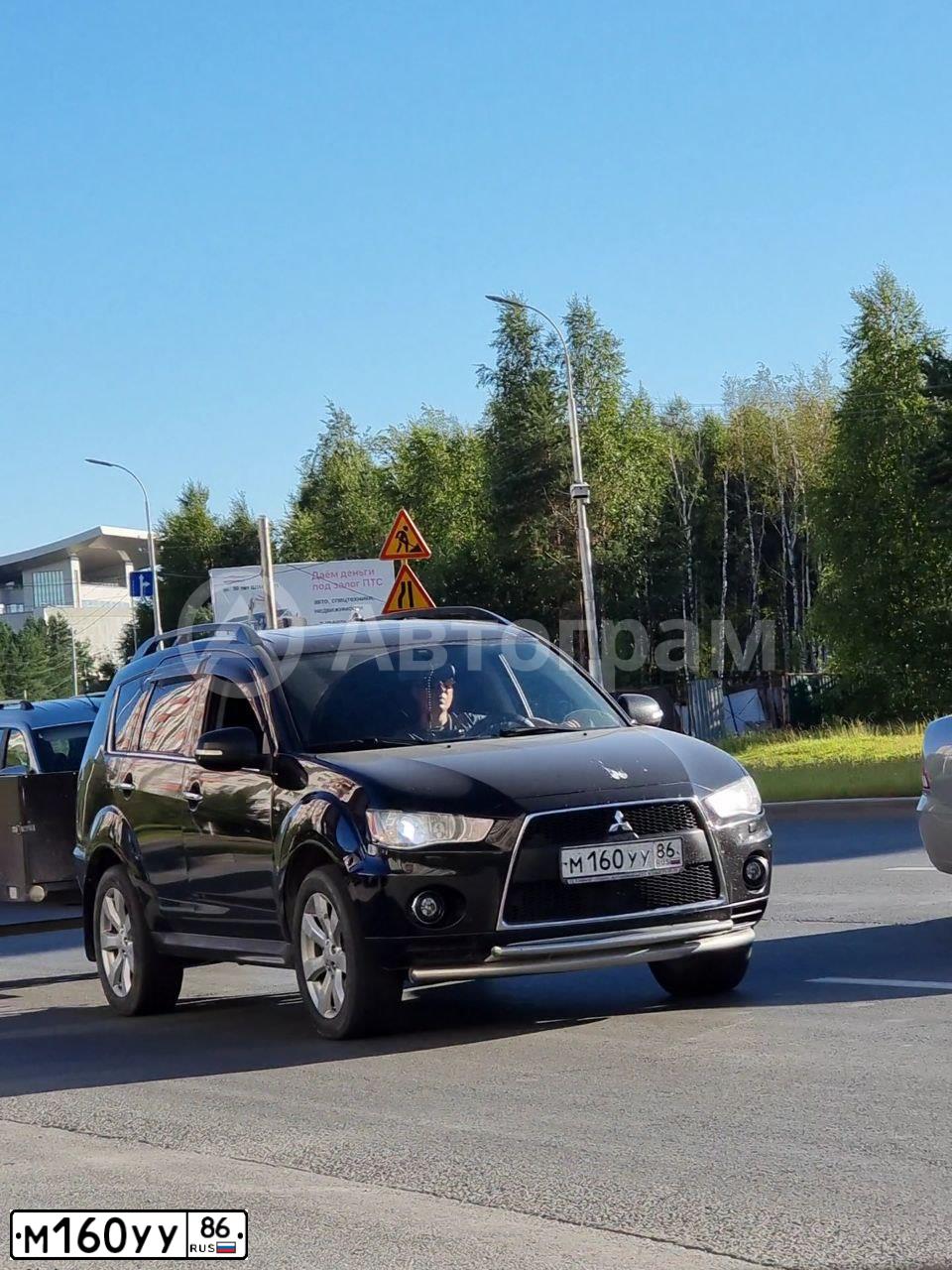 Фото автомобиля MITSUBISHI OUTLANDER, 2011 — госномер М160УУ86. Цвет: ЧЕРНЫЙ