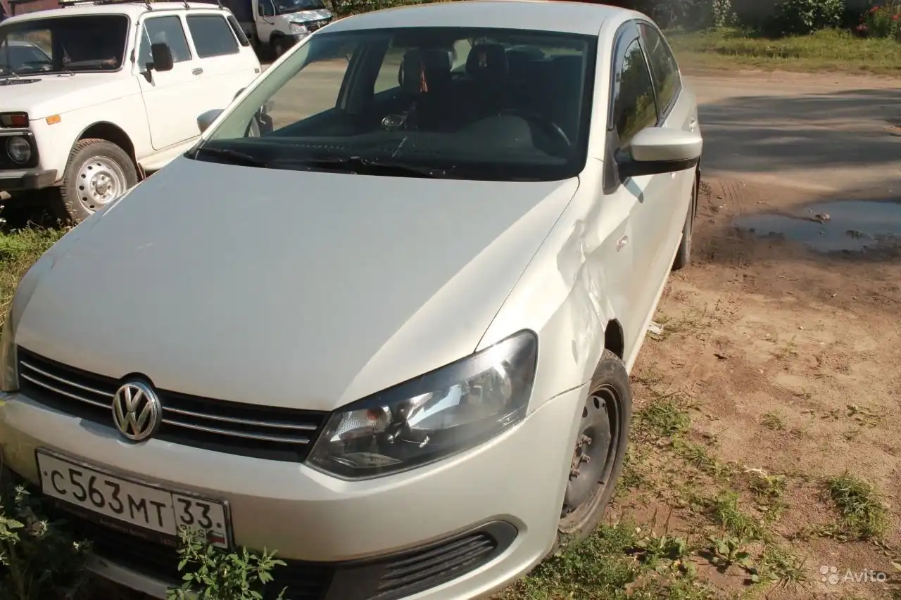 Фото автомобиля VOLKSWAGEN POLO, 2011 — госномер М831ВМ196. Цвет: СЕРЕБРИСТЫЙ