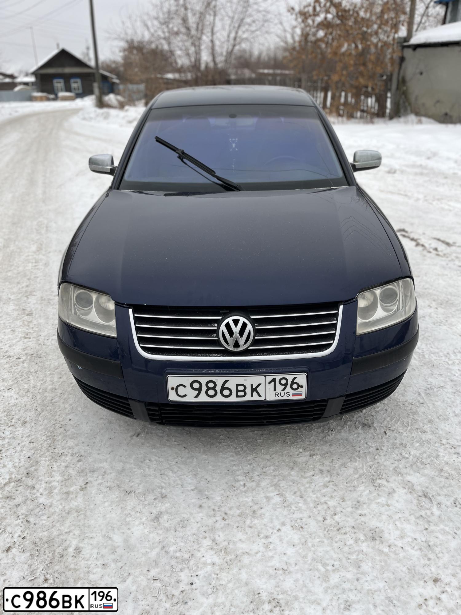 Фото автомобиля VOLKSWAGEN PASSAT, 2002 — госномер С986ВК196. Цвет: синий