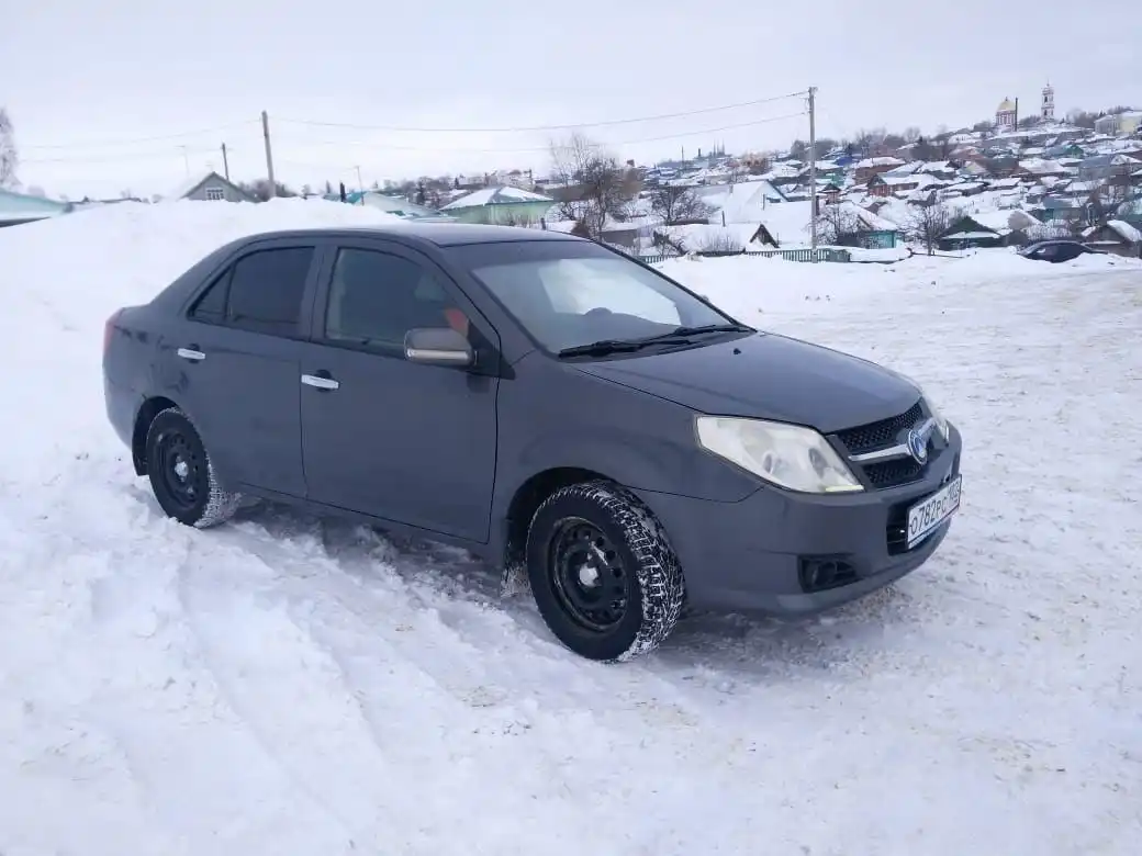 Фото автомобиля GEELY MK, 2013 — госномер М922ОК196. Цвет: СТАЛЬНОЙ (СЕРЫЙ)