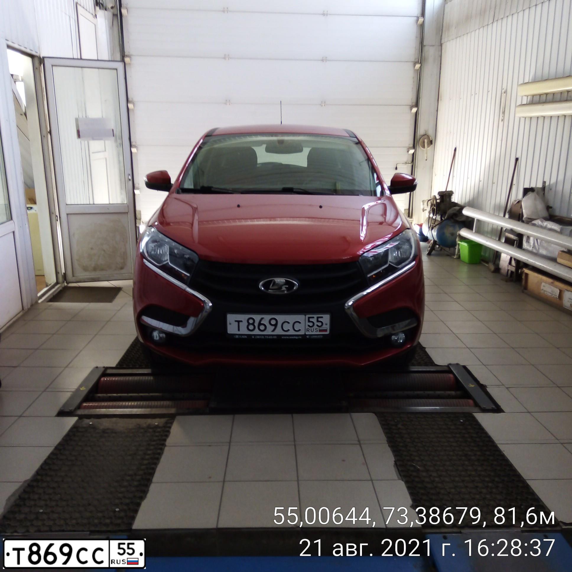 Фото автомобиля LADA XRAY, 2016 — госномер Т869СС55. Цвет: КРАСНЫЙ
