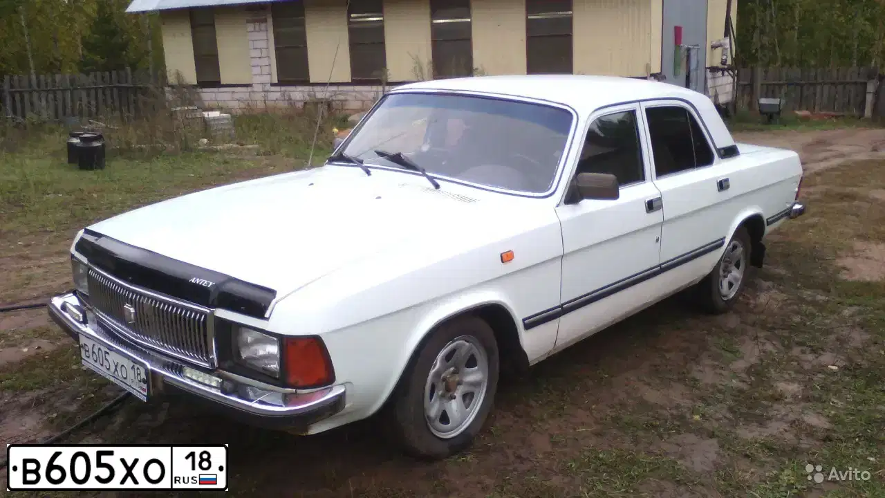 Фото автомобиля GAZ 3102 WOLGA, 2002 — госномер С444КА18. Цвет: БЕЛЫЙ