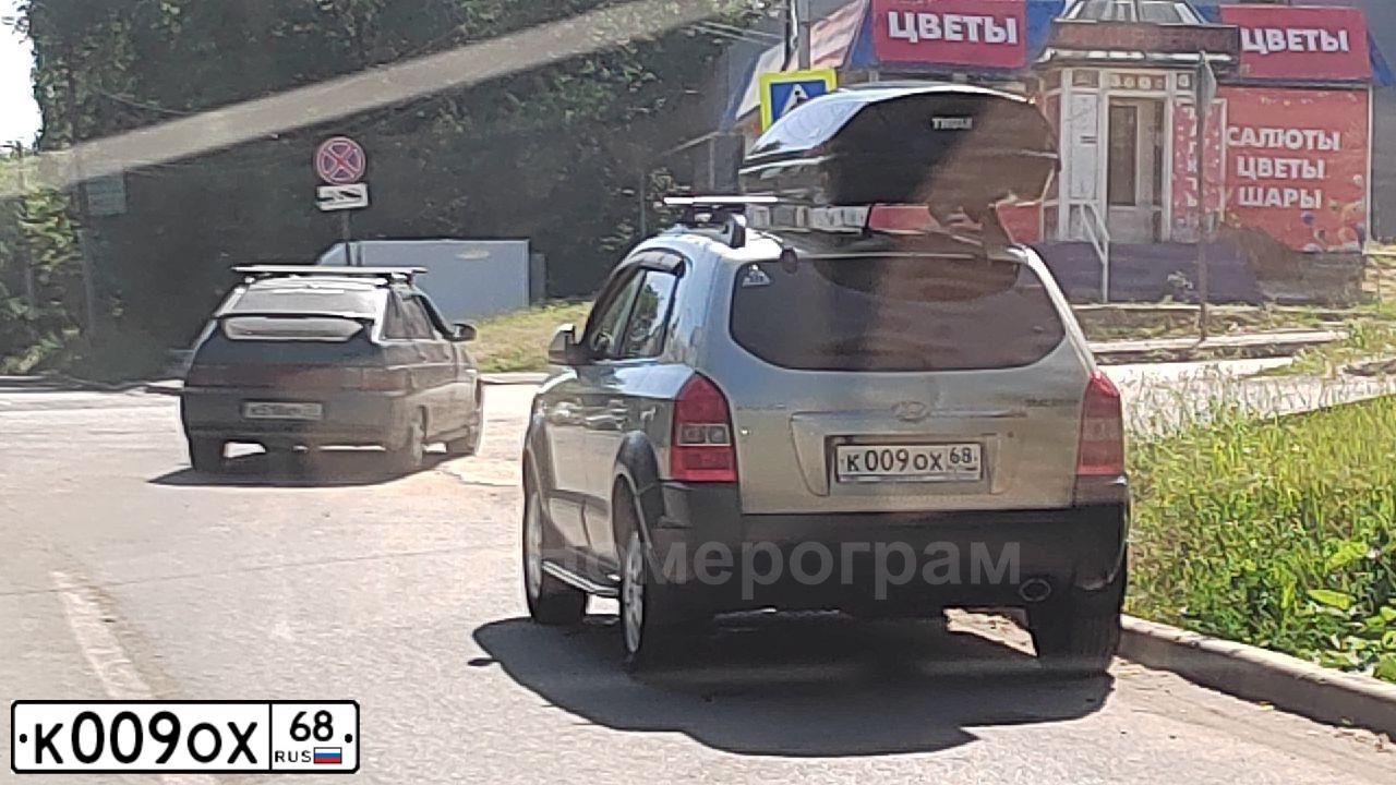 Фото автомобиля HYUNDAI TUCSON, 2007 — госномер К009ОХ68. Цвет: серебристый