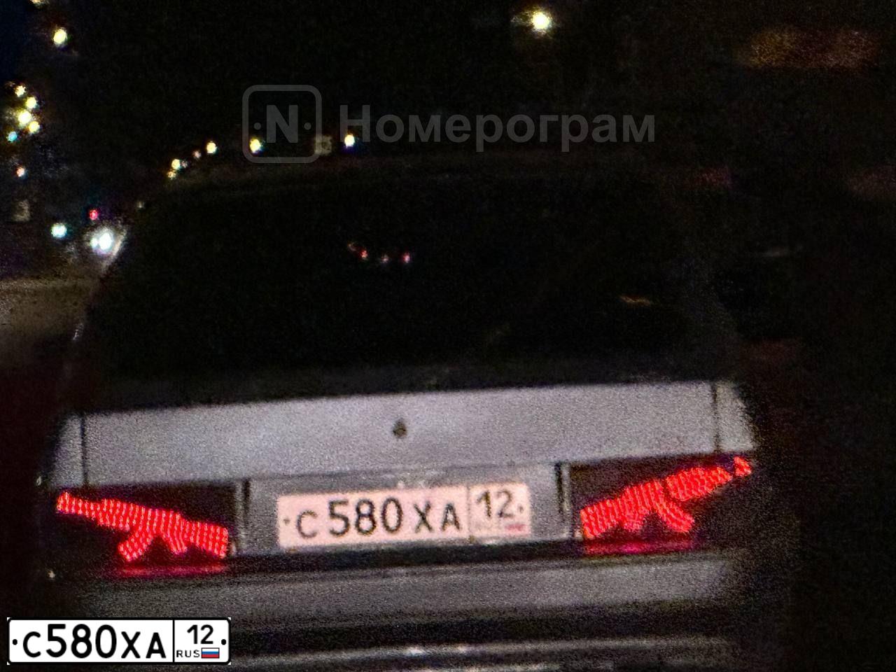 Фото автомобиля LADA 2113 SAMARA, 2008 — госномер С580ХА12. Цвет: СРЕД.СЕРО-ЗЕЛЕН.МЕТ.
