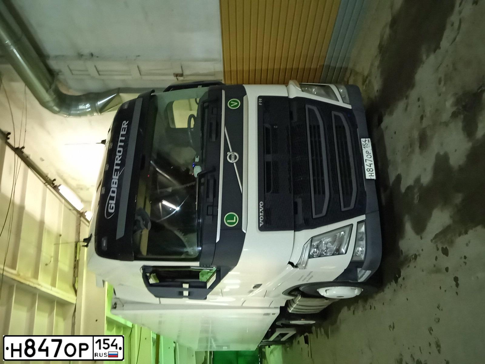 Фото автомобиля VOLVO O SERIE FH 4X2, 2017 — госномер Н847ОР154. Цвет: Белый