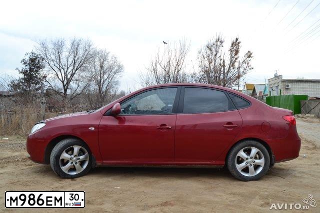 Фото автомобиля HYUNDAI ELANTRA, 2007 — госномер М986ЕМ30. Цвет: КРАСНЫЙ