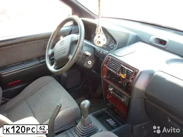 Фото автомобиля HYUNDAI SANTAMO, 1999 — госномер Т526ОЕ790. Цвет: БОРДОВЫЙ