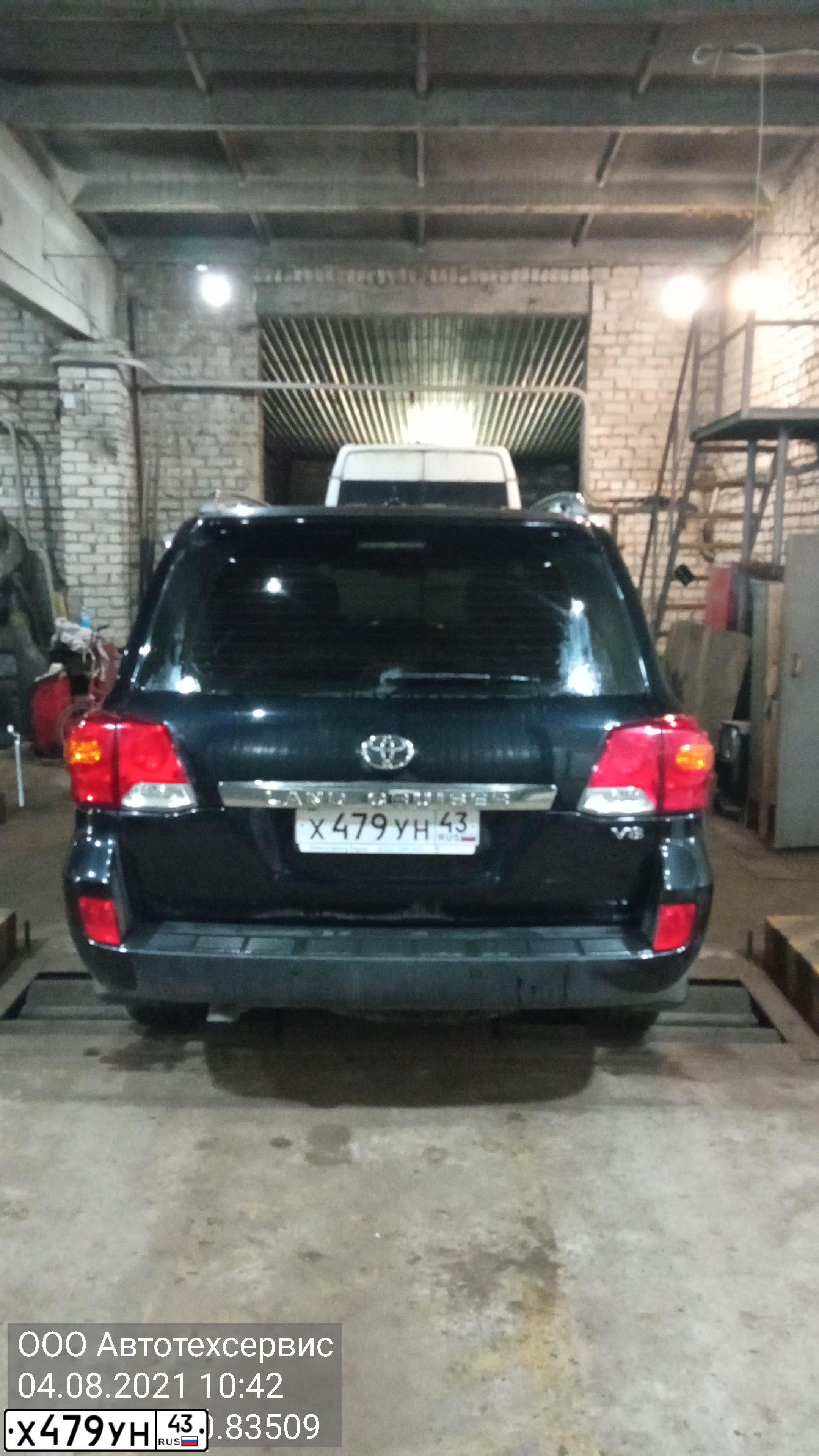Фото автомобиля TOYOTA LANDCRUISER 200, 2014 — госномер А012АА43. Цвет: ЧЕРНЫЙ