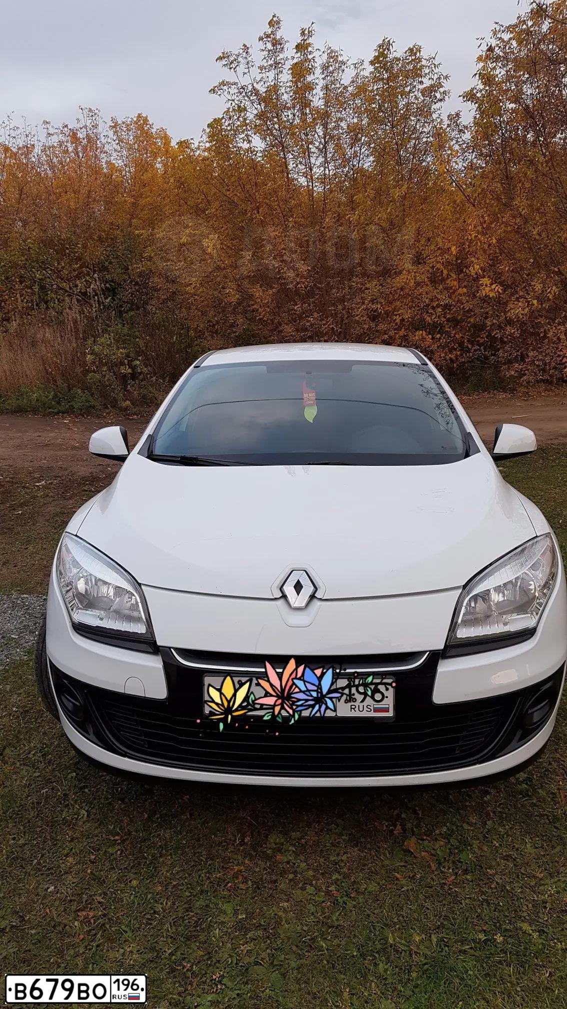Фото автомобиля RENAULT MEGANE, 2014 — госномер В679ВО196. Цвет: БЕЛЫЙ