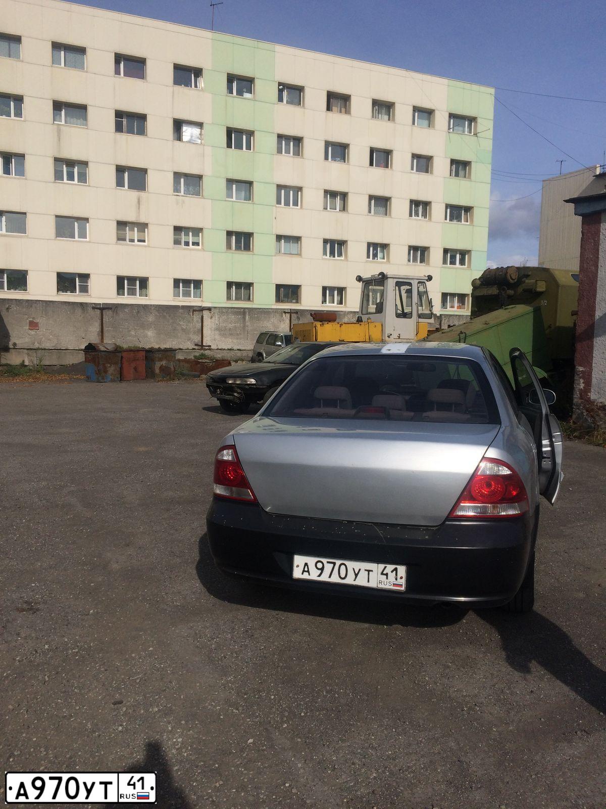Фото автомобиля NISSAN ALMERA, 2011 — госномер Е542АА41. Цвет: СЕРЕБРИСТЫЙ