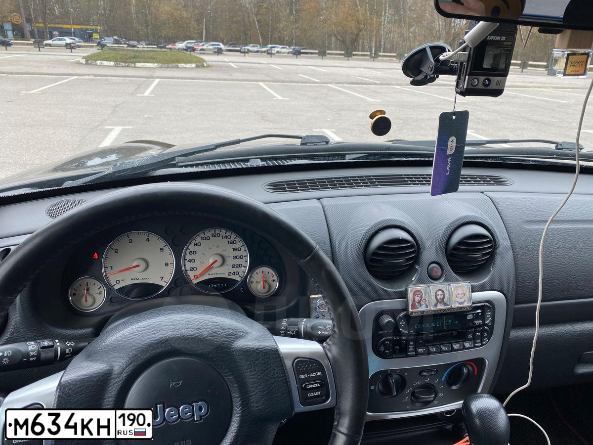 Фото автомобиля JEEP CHEROKEE, 2004 — госномер М634КН190. Цвет: ЧЕРНЫЙ