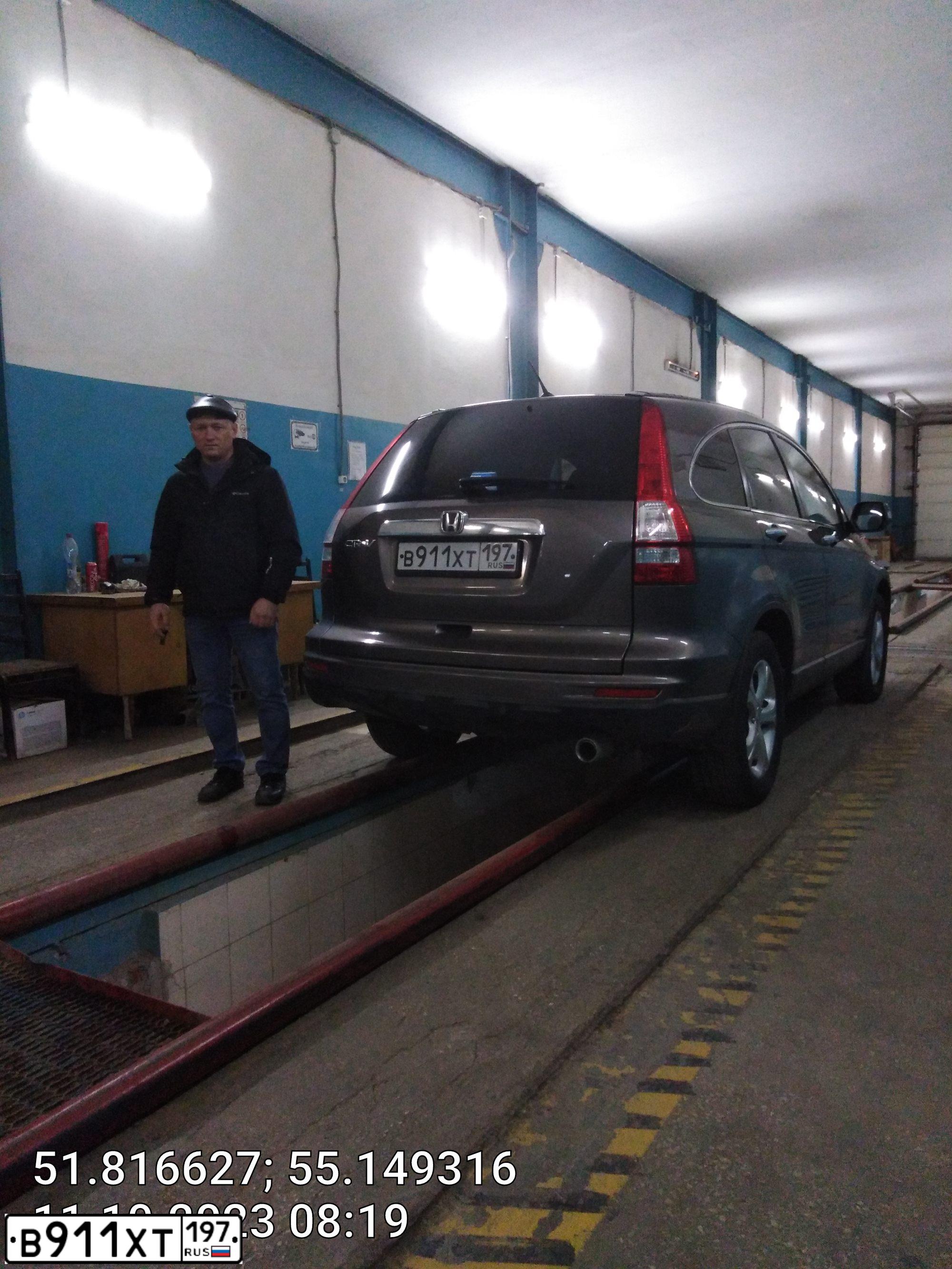 Фото автомобиля HONDA CR-V, 2012 — госномер Е682АР156. Цвет: СЕРО-КОРИЧНЕВЫЙ