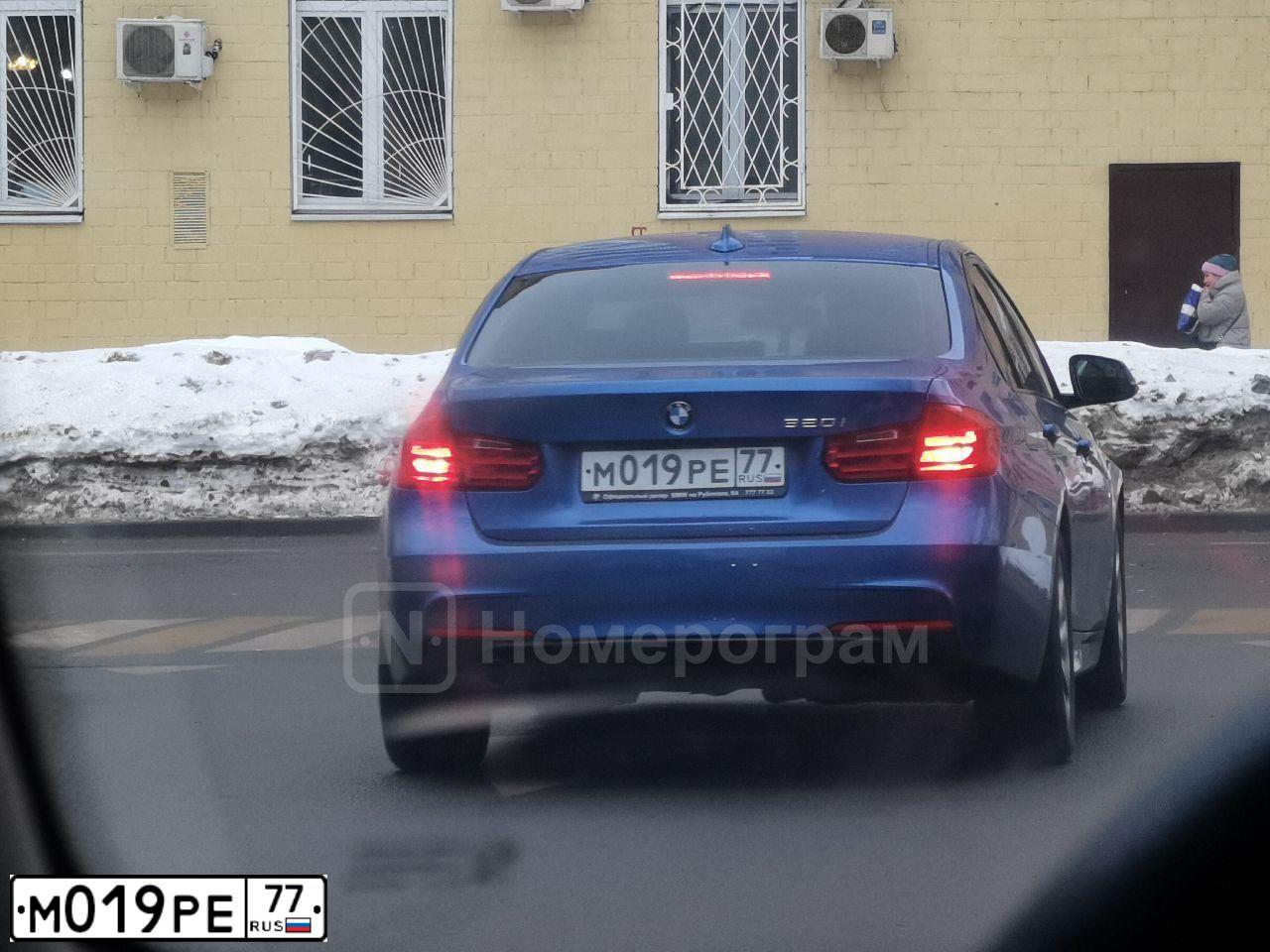 Фото автомобиля BMW 320 I, 2013 — госномер Н257АЕ13. Цвет: синий