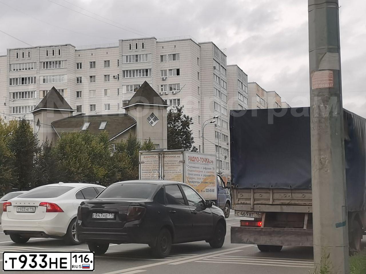 Фото автомобиля VOLVO S60, 2013 — госномер С121ЕХ196. Цвет: Белый