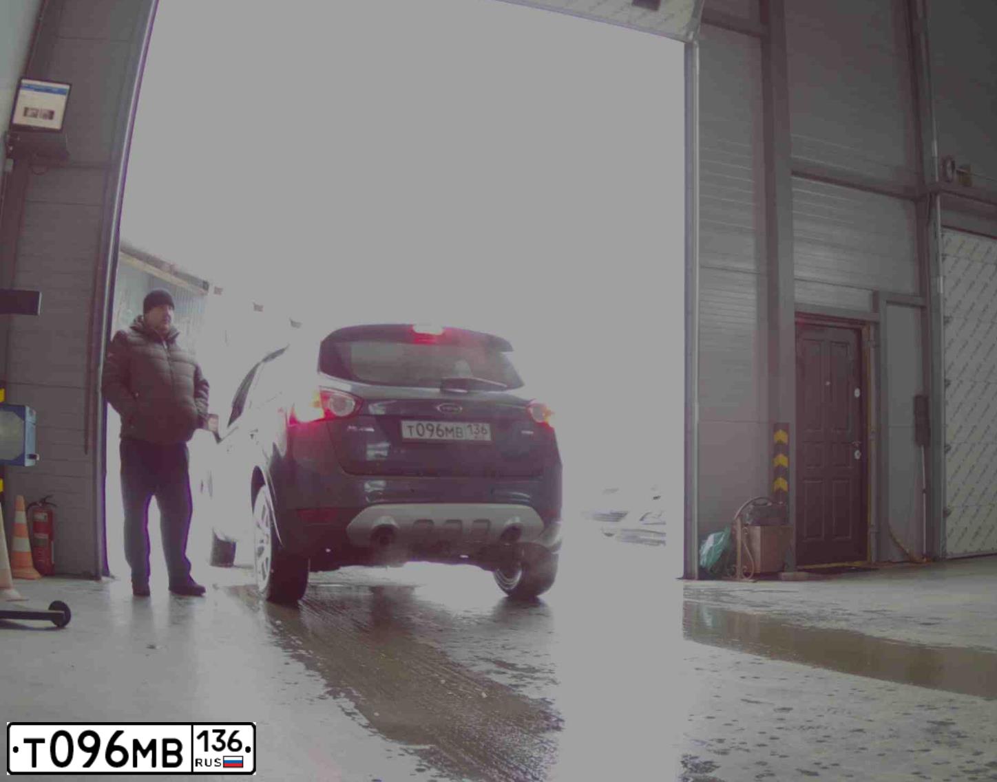 Фото автомобиля FORD KUGA, 2010 — госномер Т096МВ136. Цвет: ТЕМНО-СЕРЫЙ