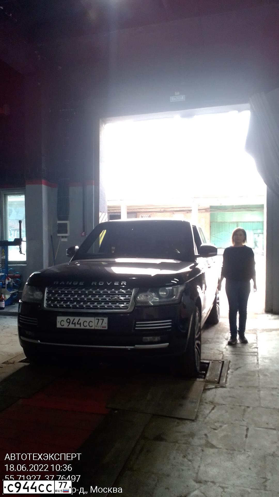 Фото автомобиля LANDROVER RANGE ROVER, 2015 — госномер Т900МО777. Цвет: ЧЕРНЫЙ