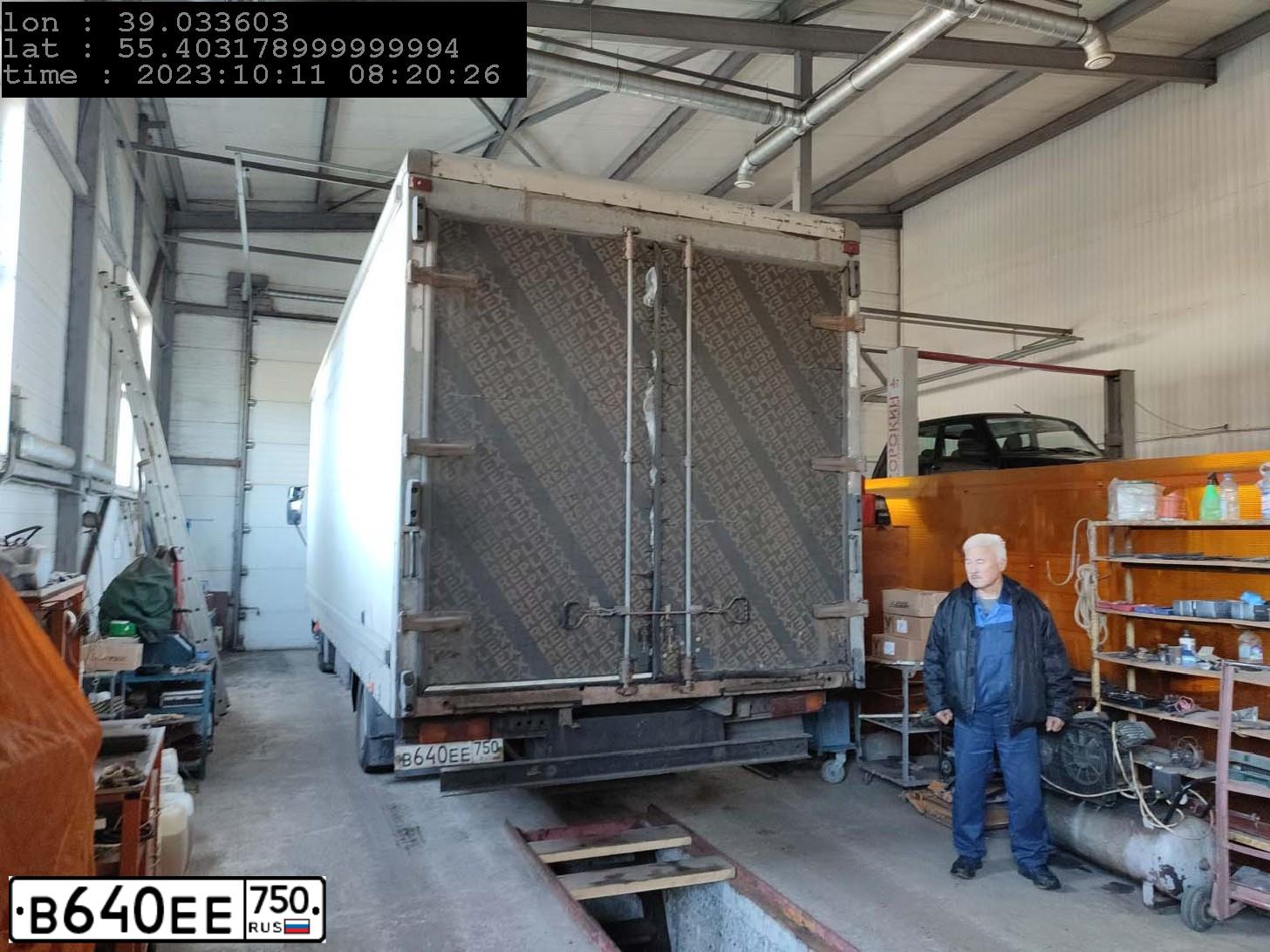 Фото автомобиля IVECO EUROCARGO, 2005 — госномер В640ЕЕ750. Цвет: БЕЛЫЙ