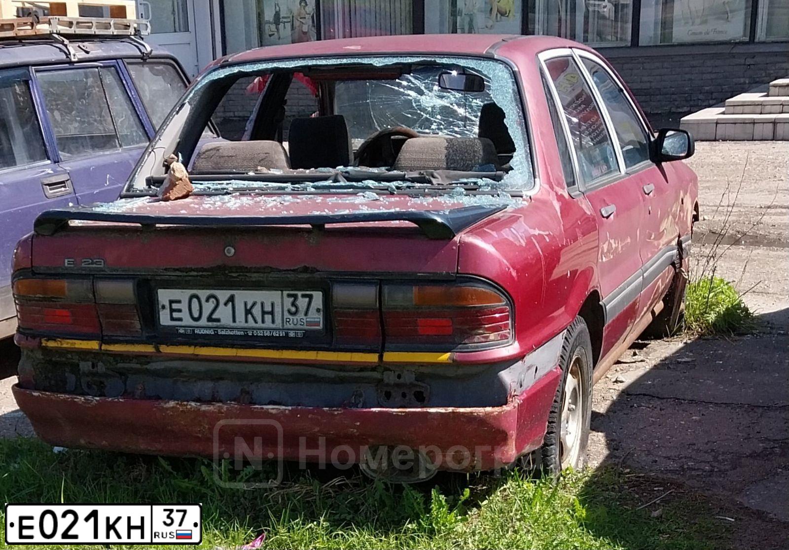 Фото автомобиля MITSUBISHI GALANT, 1988 — госномер Е021КН37. Цвет: КРАСНЫЙ