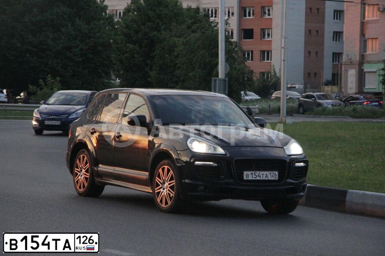 Фото автомобиля PORSCHE CAYENNE TURBO, 2007 — госномер О339ХЕ124. Цвет: ЧЕРНЫЙ