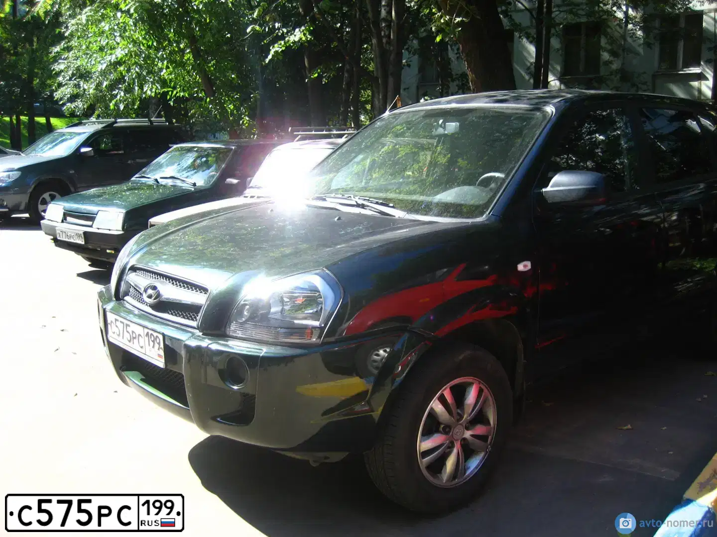 Фото автомобиля HYUNDAI TUCSON, 2008 — госномер С575РС199. Цвет: ЗЕЛЕНЫЙ ТЕМНЫЙ