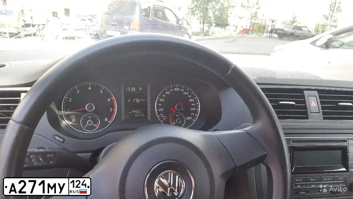 Фото автомобиля VOLKSWAGEN JETTA, 2014 — госномер С024ОМ124. Цвет: ЧЕРНЫЙ