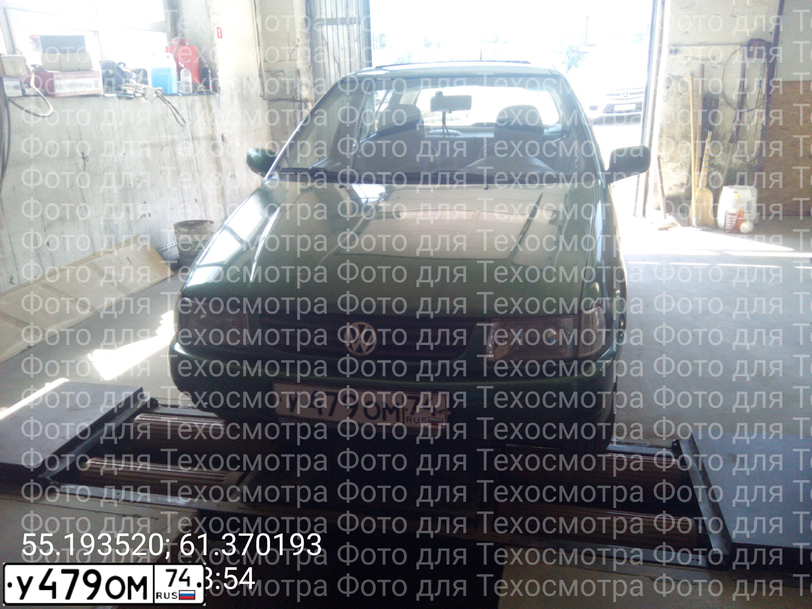 Фото автомобиля VOLKSWAGEN POLO, 1995 — госномер У479ОМ74. Цвет: ЗЕЛЕНЫЙ
