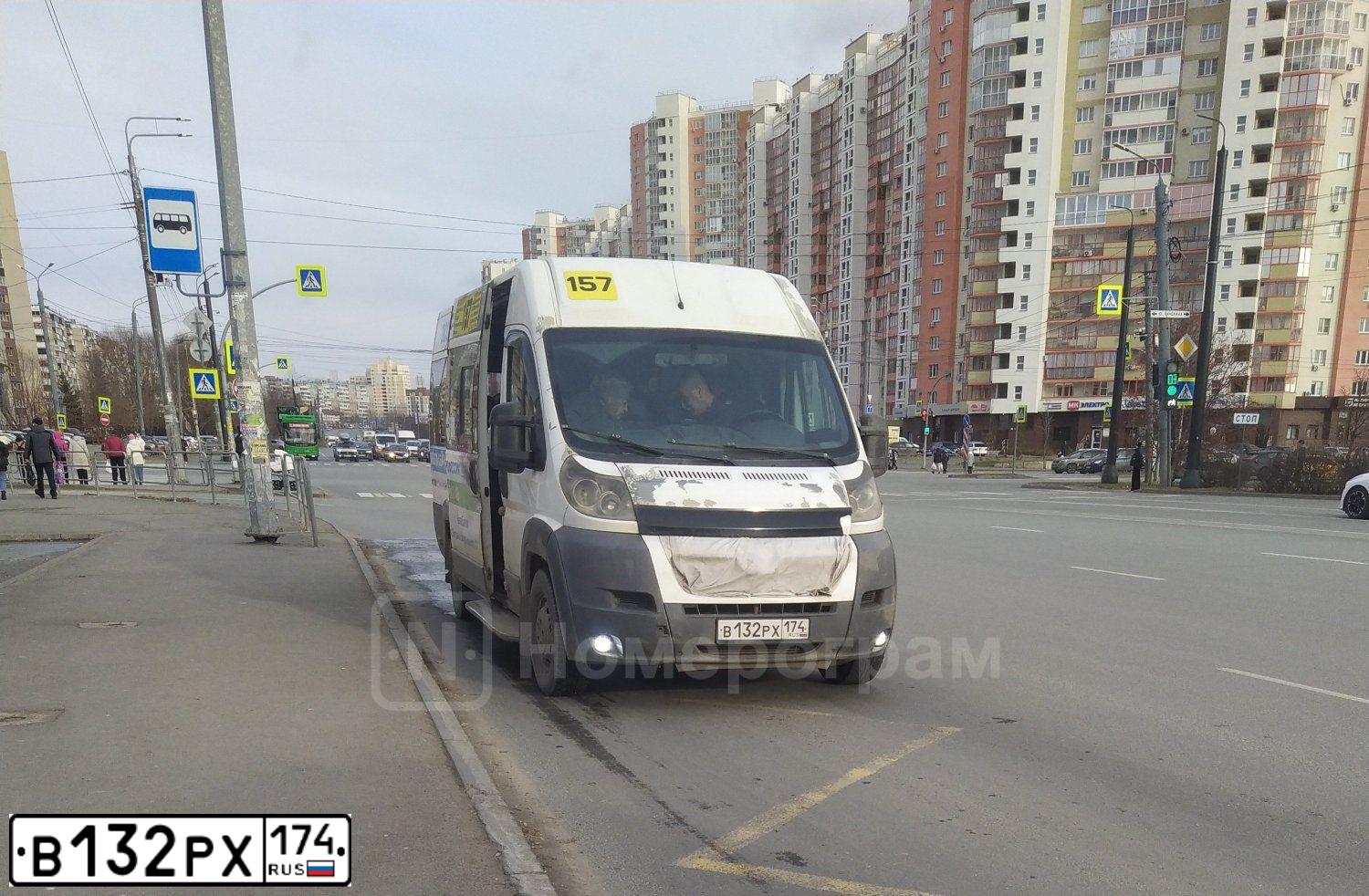 Фото автомобиля PEUGEOT BOXER, 2011 — госномер Е132РХ174. Цвет: Белый