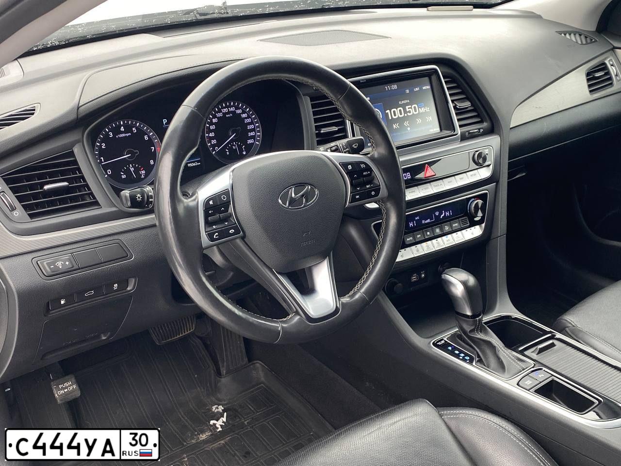 Фото автомобиля VOLKSWAGEN TOUAREG, 2010 — госномер С444УА30. Цвет: ЧЕРНО-СЕРЫЙ