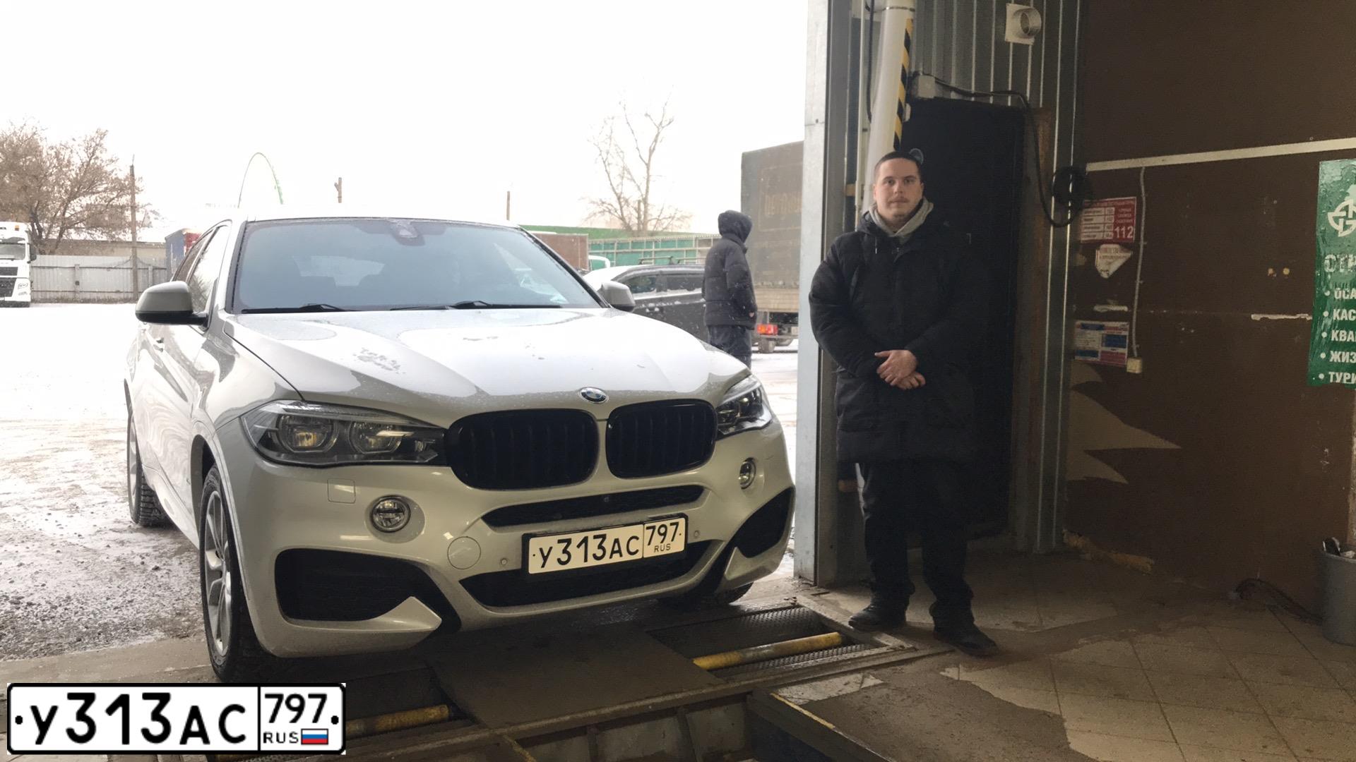 Фото автомобиля BMW X6, 2017 — госномер Х938КМ797. Цвет: Белый