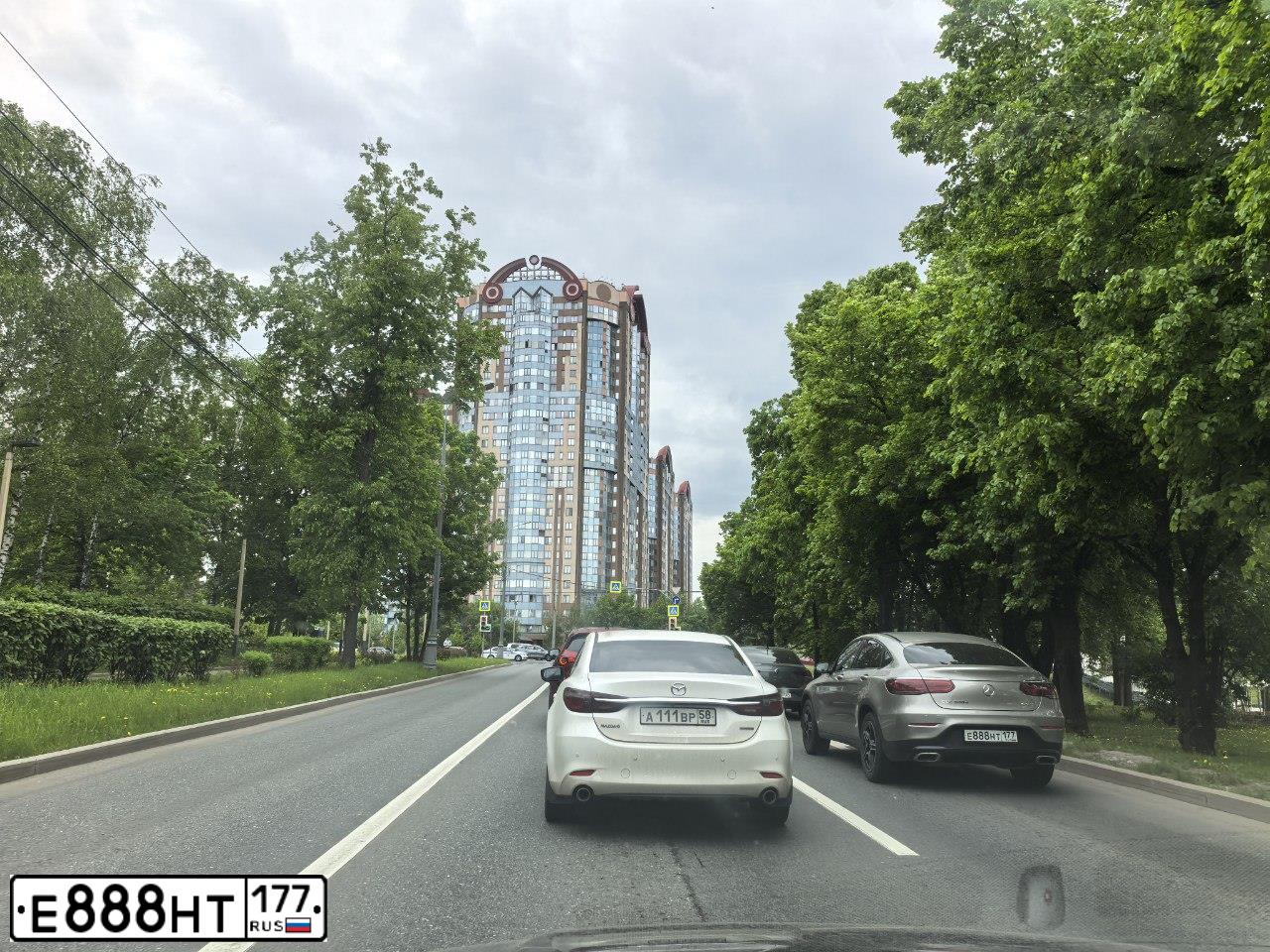 Фото автомобиля MERCEDES E-KLASSE, 2003 — госномер Е888НТ177. Цвет: ЧЕРНЫЙ