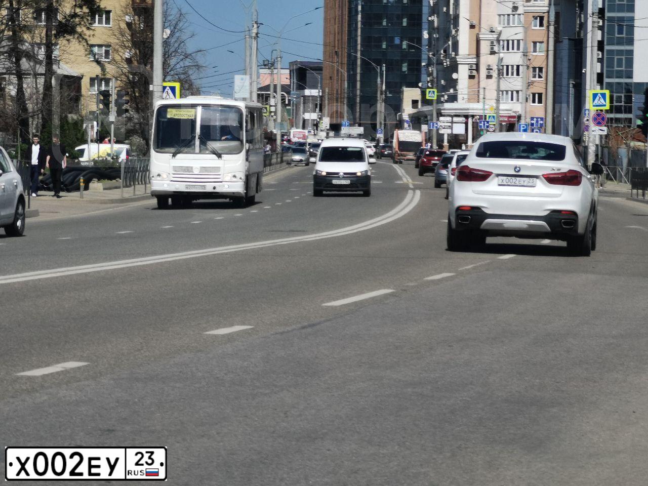 Фото автомобиля TOYOTA RAV4, 2001 — госномер Х002ЕУ23. Цвет: синий