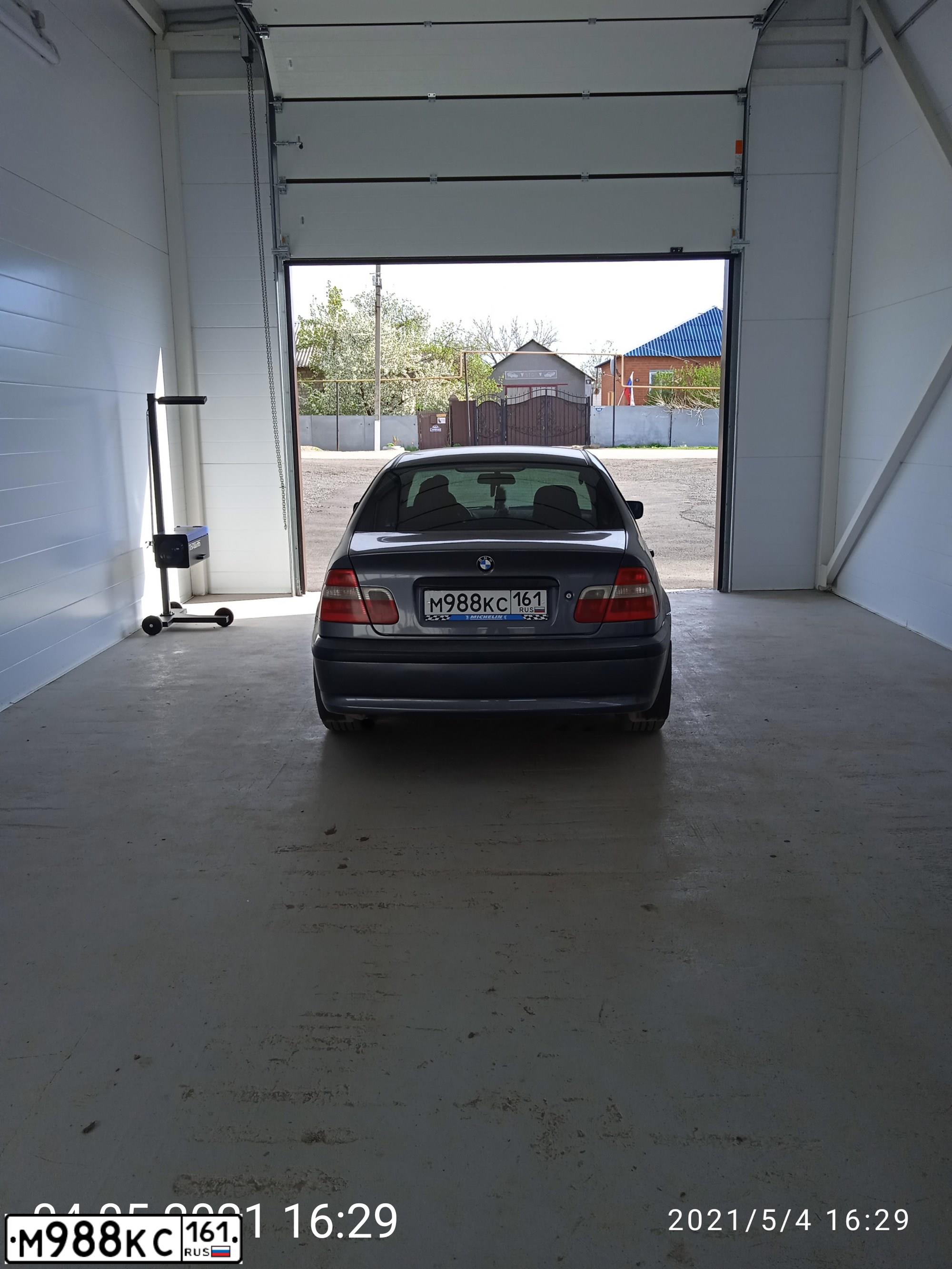 Фото автомобиля BMW SERIE 3, 2002 — госномер М988КС161. Цвет: СЕРЫЙ