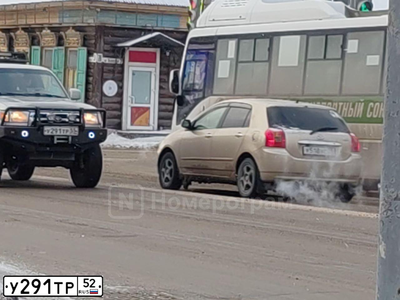 Фото автомобиля FORD MAVERICK, 2002 — госномер Х717УО164. Цвет: ТЕМНО-ЗЕЛЕНЫЙ
