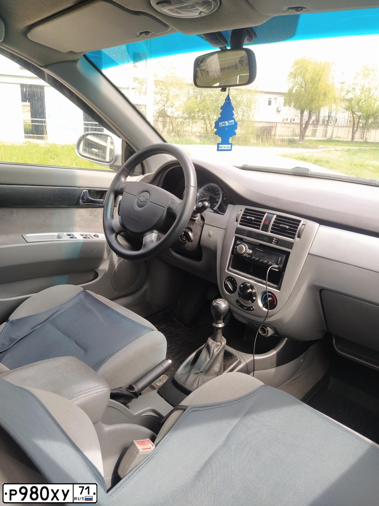 Фото автомобиля CHEVROLET LACETTI, 2007 — госномер О832РР193. Цвет: Серебристый
