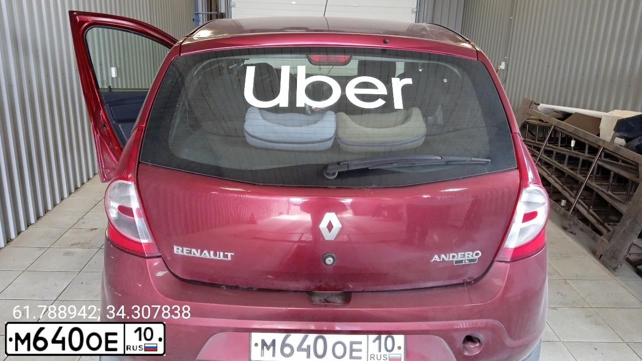 Фото автомобиля RENAULT SANDERO, 2013 — госномер М640ОЕ10. Цвет: Красный
