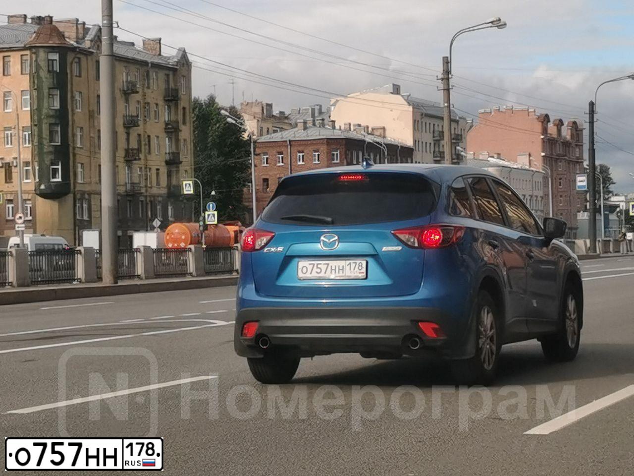 Фото автомобиля MAZDA CX-5, 2013 — госномер О757НН178. Цвет: СИНИЙ