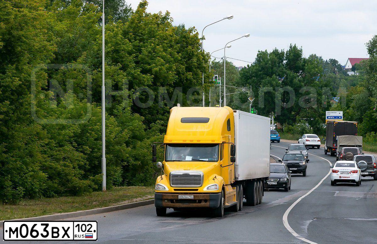 Фото автомобиля FREIGHTLINER COLUMBIA, 2003 — госномер М063ВХ102. Цвет: ЖЕЛТЫЙ
