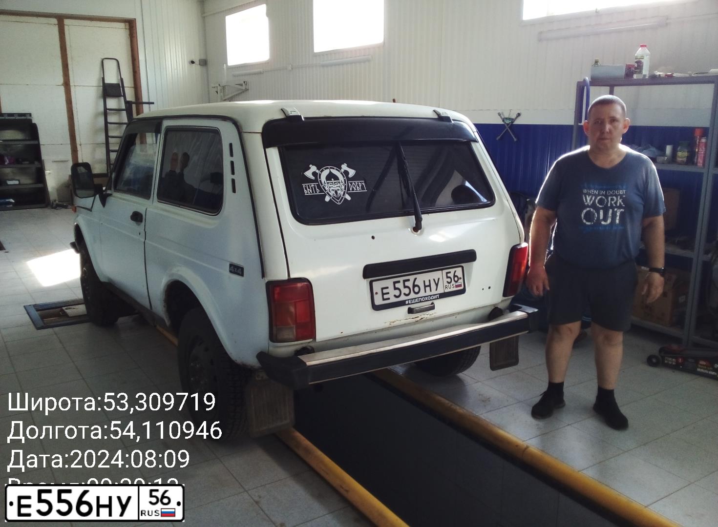 Фото автомобиля LADA 2121 NIVA, 2001 — госномер Е086КО156. Цвет: ЯРКО-БЕЛЫЙ