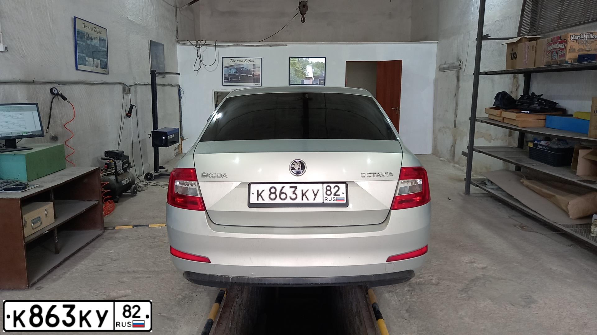 Фото автомобиля SKODA OCTAVIA, 2015 — госномер К863КУ82. Цвет: Серебристо-Желтый